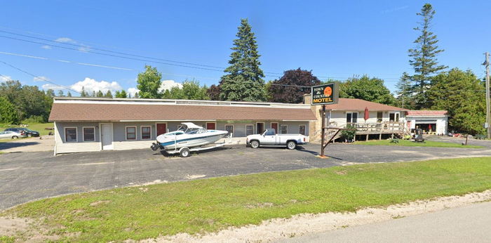 Town & Country Motel (Town and Country Motel) - Street View (newer photo)